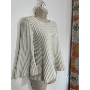 White Sweater with Y2K Vibes Gap Small